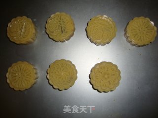 广式月饼的做法步骤：14