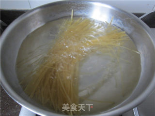 青酱虾仁沙拉面的做法步骤：8