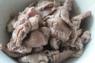 蒜薹炒肉片的做法步骤：3