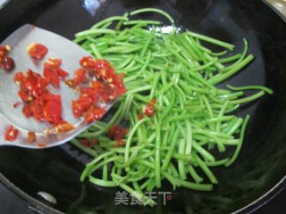 小炒番薯杆的做法步骤：3