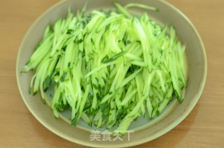 夏天最爽口的面条吃法---芝麻酱凉面的做法步骤：4