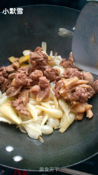 鬼节必吃的酸荞头焖鸭肉的做法步骤：11