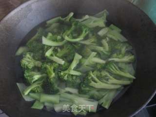 蒜炒西兰花的做法步骤：3
