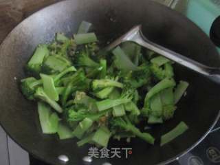 蒜炒西兰花的做法步骤：8