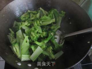 蒜炒西兰花的做法步骤：9