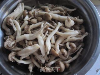 蟹味菇炒小白菜的做法步骤：2