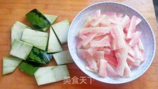 香油拌蒜西瓜皮(附自制香油方法)的做法步骤：1