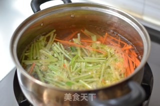【爽脆拌三丝】的做法步骤：3