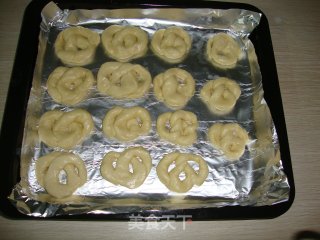 〖松脆小甜圈〗----无聊时候当零食，又或者加上一杯清茶，享受那份清闲的做法步骤：6