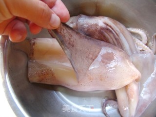 辣烤鱿鱼的做法步骤：1