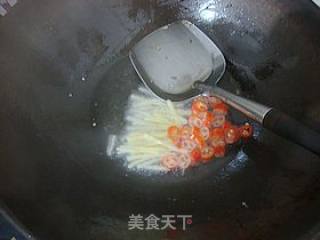 芫荽入菜、鲜美无比------【芫荽肉丝小炒】的做法步骤：4