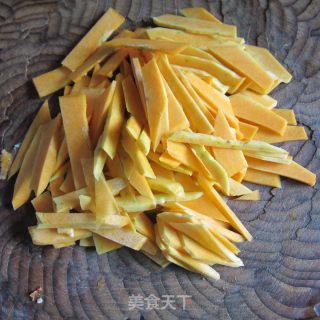小炒老南瓜片的做法步骤：3