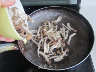 鲜菇虾仁西兰花的做法步骤：3