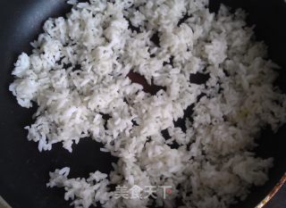 芝麻肉香蛋炒饭的做法步骤：6