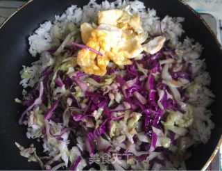 芝麻肉香蛋炒饭的做法步骤：7