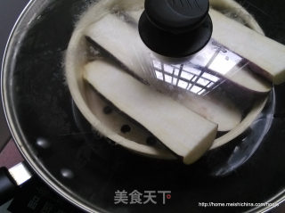 烧汁手撕茄子的做法步骤：1