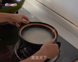 洋葱炒肉煲仔饭的做法步骤：3