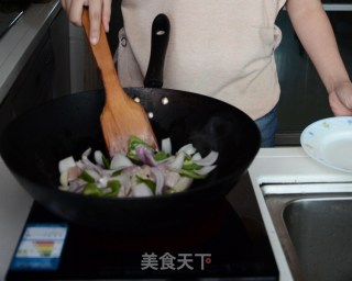 洋葱炒肉煲仔饭的做法步骤：6