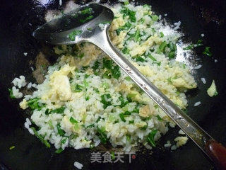 鸡蛋萝卜苗炒饭的做法步骤：12