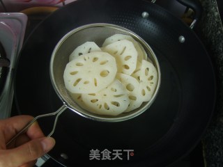 糖醋藕片的做法步骤：5