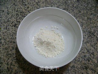 茼蒿火腿肠煎饼果子的做法步骤：2