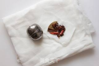 【养颜美容】猪蹄黄豆汤的做法步骤：4