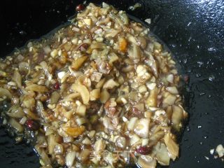 梅菜芋头扣肉的做法步骤：15