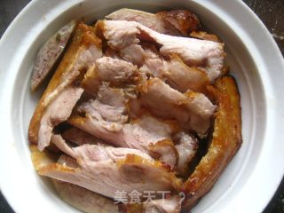 梅菜芋头扣肉的做法步骤：20