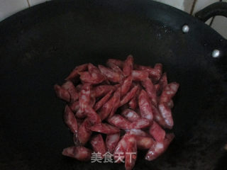 香肠炒芹菜的做法步骤：2