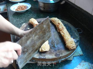 鱼香腐皮卷的做法步骤：3
