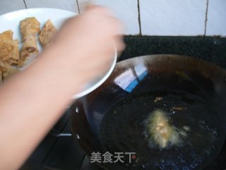 鱼香腐皮卷的做法步骤：4