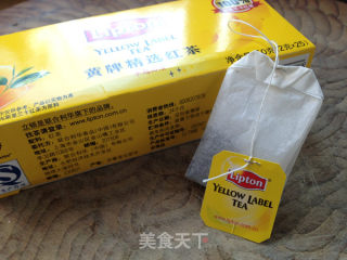 香醇可口的自制奶茶的做法步骤：1