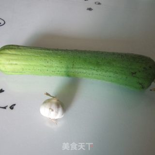 蒜片丝瓜的做法步骤：1