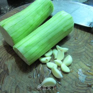 蒜片丝瓜的做法步骤：2
