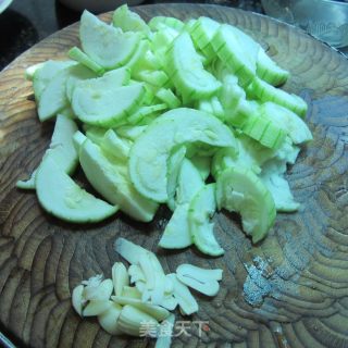 蒜片丝瓜的做法步骤：3