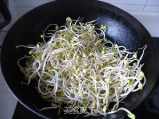 秋季养生素菜----豆芽炒粉条的做法步骤：7