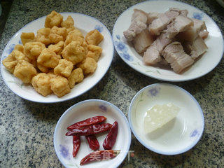 小油豆腐烧五花肉的做法步骤：1