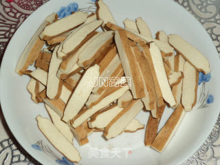 银芽青椒炒香干的做法步骤：2