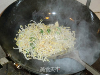 银芽青椒炒香干的做法步骤：7