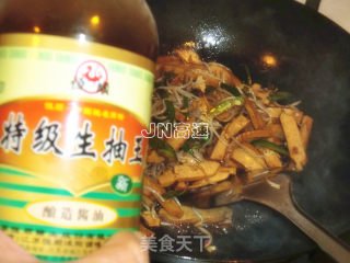 银芽青椒炒香干的做法步骤：12