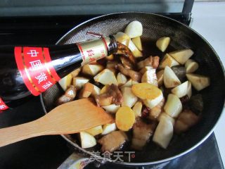 茭白烧肉的做法步骤：5