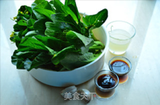 白灼菜心的做法步骤：1