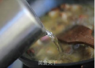 大热天吃香而不腻五花肉的完美做法——杏鲍菇韩味红烧肉的做法步骤：7