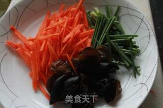 家庭版快速鱼香肉丝的做法步骤：2