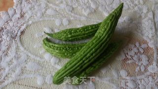 苦瓜炒鸡蛋的做法步骤：1