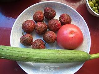 丝瓜炒荔枝的做法步骤：1