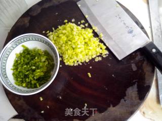 营养美味简易早餐———鸡蛋黄瓜火腿肉末小葱饼的做法步骤：2