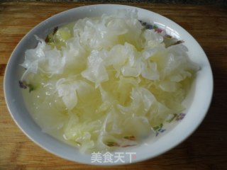 蜜娇颜（蜂蜜）银耳梨杞羹的做法步骤：5