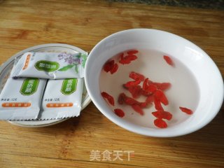 蜜娇颜（蜂蜜）银耳梨杞羹的做法步骤：6