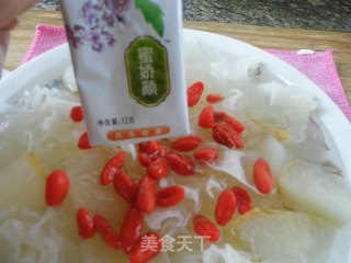 蜜娇颜（蜂蜜）银耳梨杞羹的做法步骤：9